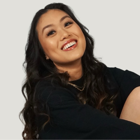 Julia | Meet Your Posher - Picture 5 of 5